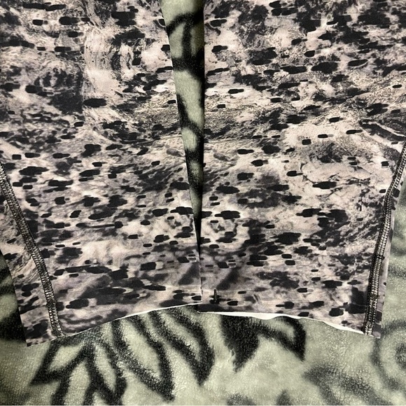 Lululemon high waisted Base Pace High-Rise Tight leggings 25" - Picture 9 of 12